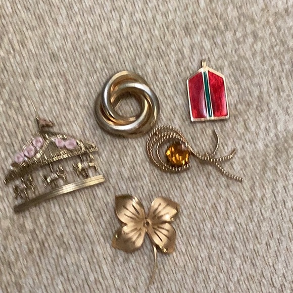 🌺Fabulous Lot of 5 Assorted Brooches Great Value So Fun to Wear 🌺 - Picture 3 of 5